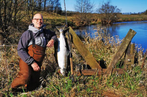 Laks i Skjern aa paa flue og spin med fiske eventyr og zpey og jesper nymann og bruno stamm 12 % - fishingweeks